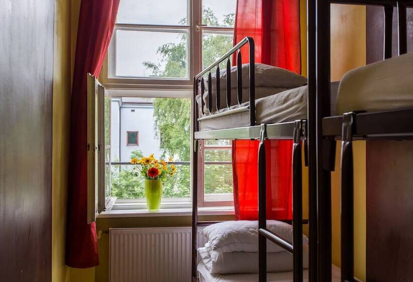 Кровать в Многоместном Номере с Общей Ванной, Let S Rock Party Hostel! Age Limit From 18 Until 40!