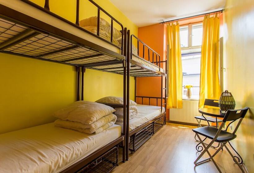 Кровать в Многоместном Номере с Общей Ванной, Let S Rock Party Hostel! Age Limit From 18 Until 40!