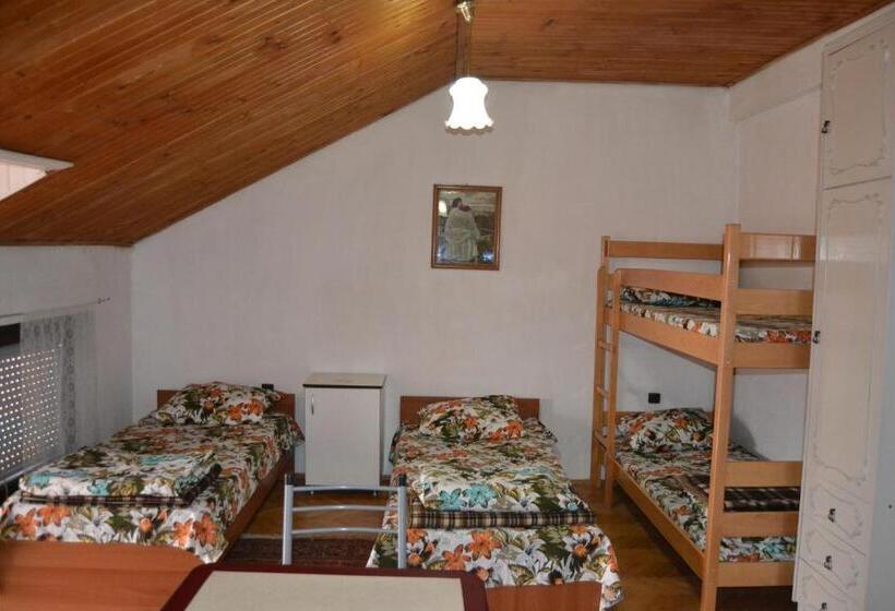 Кровать в Общей Комнате, Hostel Valentin