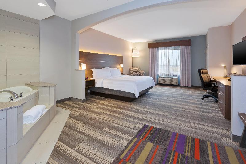 Люкс Кровать Кинг, Holiday Inn Express Hotel & Suites Warminster Horsham, An Ihg