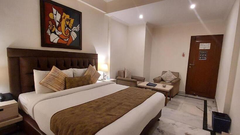 Семейный Номер, Tulip Inn Green Castle Mall Road