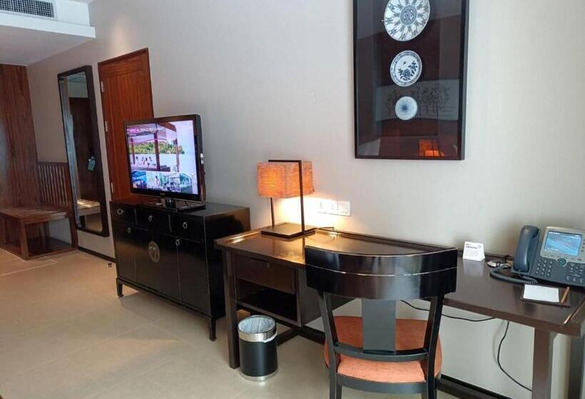 اتاق کلاسیک با تخت دونفره, Phuket Panwa Beachfront Resort