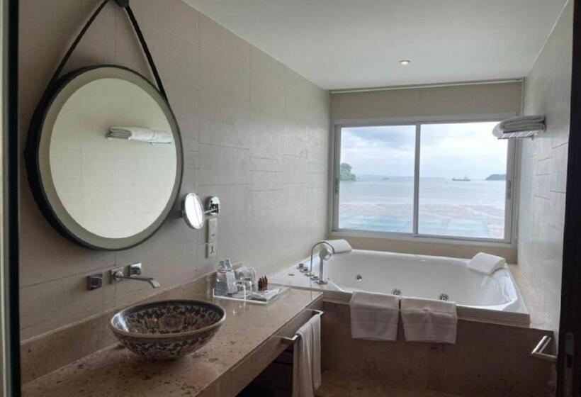 سوییت, Phuket Panwa Beachfront Resort