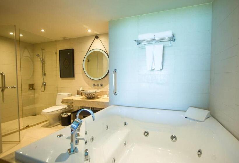 سوئیت با تخت بزرگ, Phuket Panwa Beachfront Resort