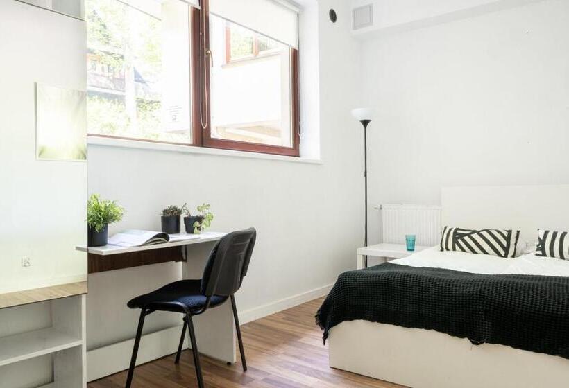 غرفة قياسية, Target Hostel