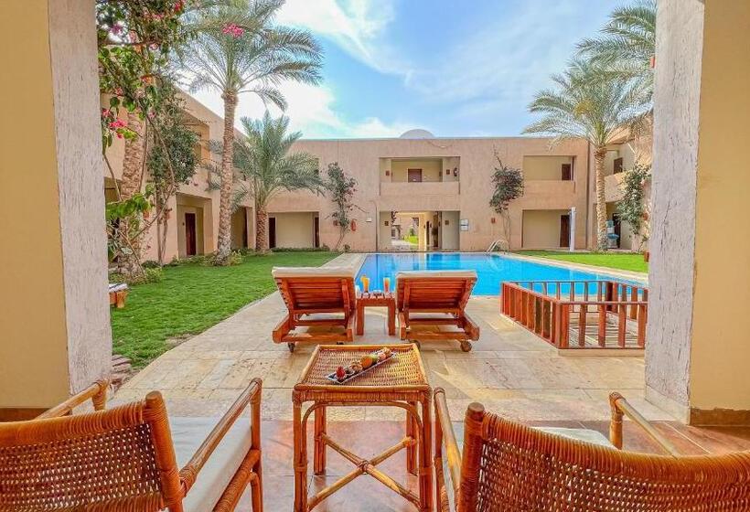 اتاق سوپریور با چشم‌انداز استخر, Gemma Resort