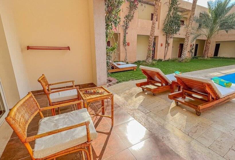 اتاق سوپریور با چشم‌انداز استخر, Gemma Resort