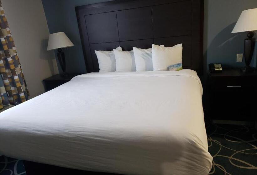 Люкс Кровать Кинг, Days Inn & Suites By Wyndham Cleburne Tx