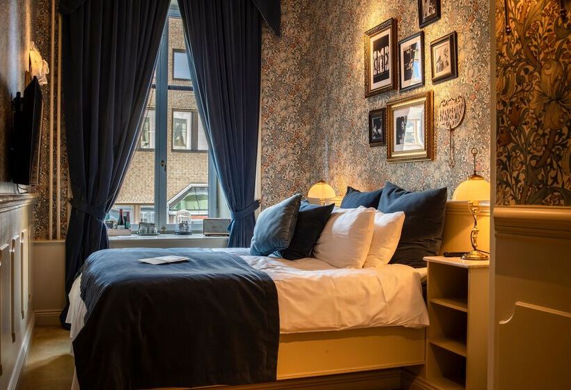 غرفة أساسية, Pigalle