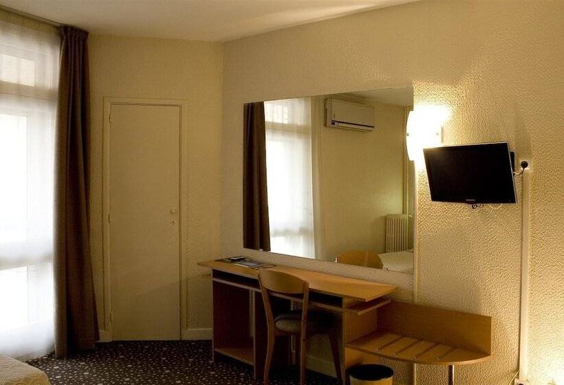 Номер Superior, Ours Blanc  Place Victor Hugo