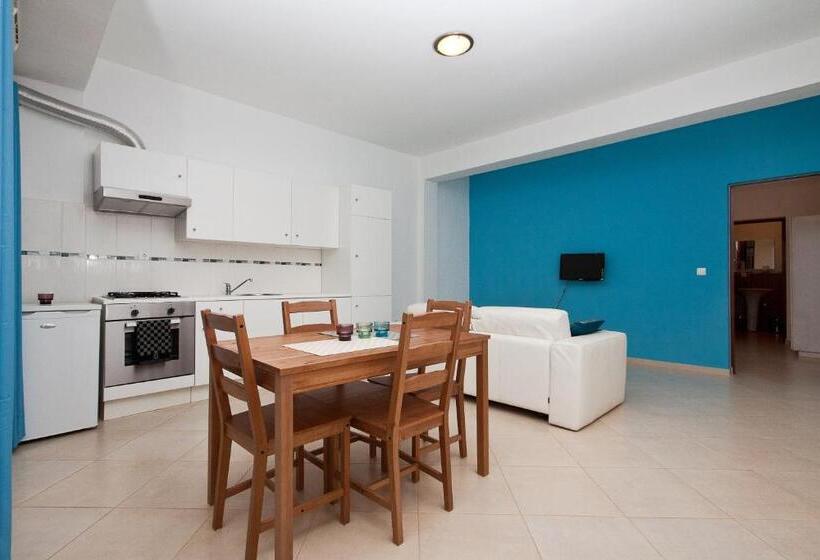 سوییت خانوادگی, Aparthotel Praiano