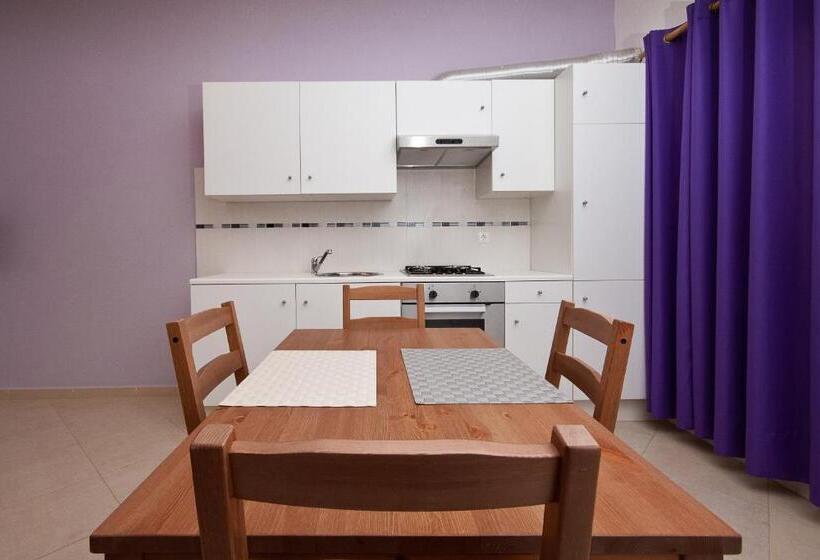 سوییت خانوادگی, Aparthotel Praiano