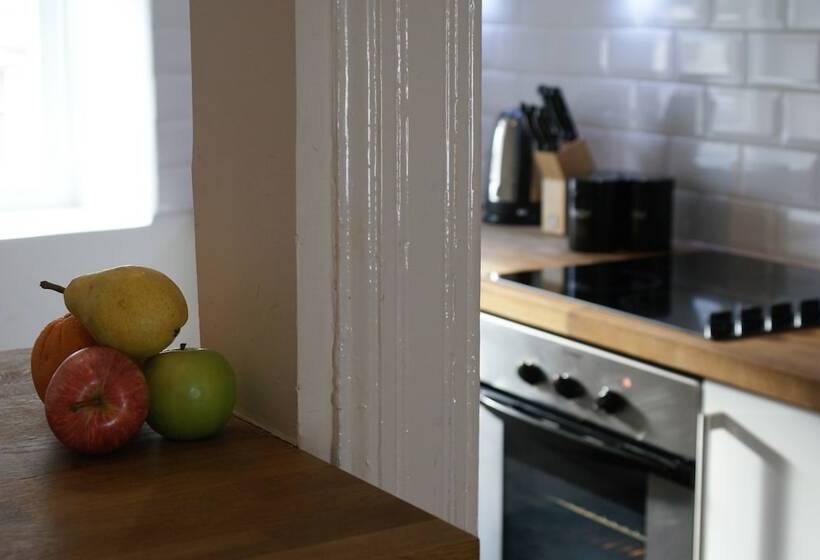 Апартаменты 2 Спальни, The Glen Mhor Apartments