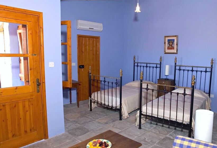 Студия Стандарт, Eveleos Country House
