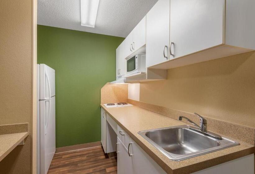 Студия Стандарт, Extended Stay America Suites  Cleveland  Brooklyn