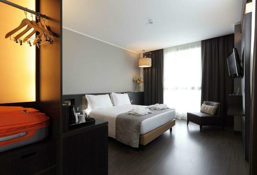 Номер Стандарт Трехместный, Best Western Premier Chc Airport