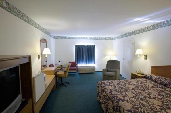 带大床的标准间, Americas Best Value Inn Litchfield