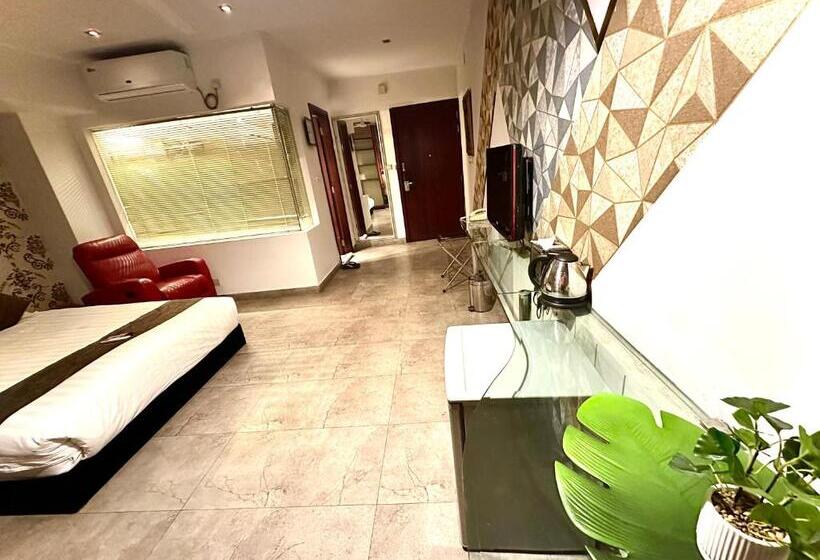 اتاق اجرایی, Contemporary Heights Hotel And Apartments