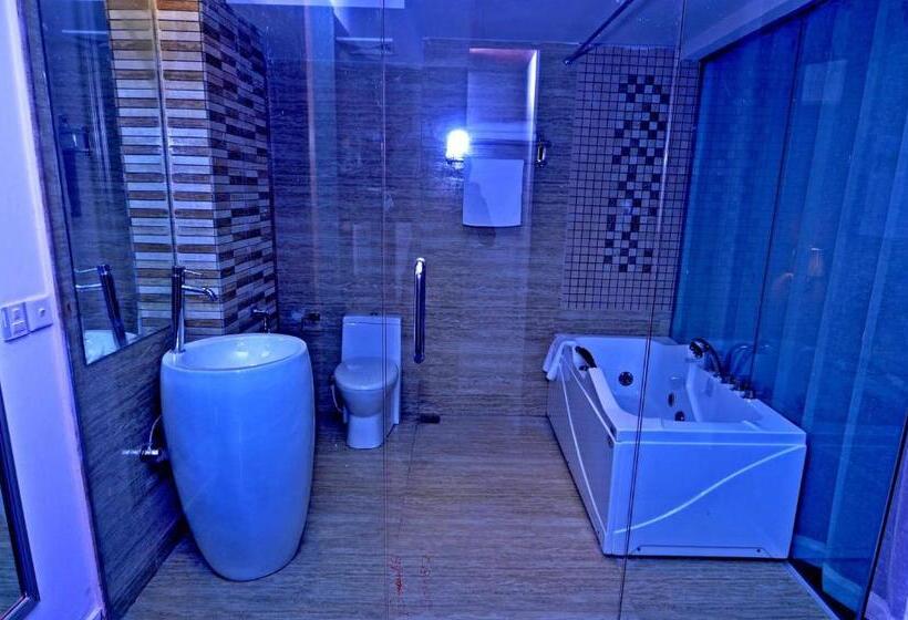 سوییت, Contemporary Heights Hotel And Apartments