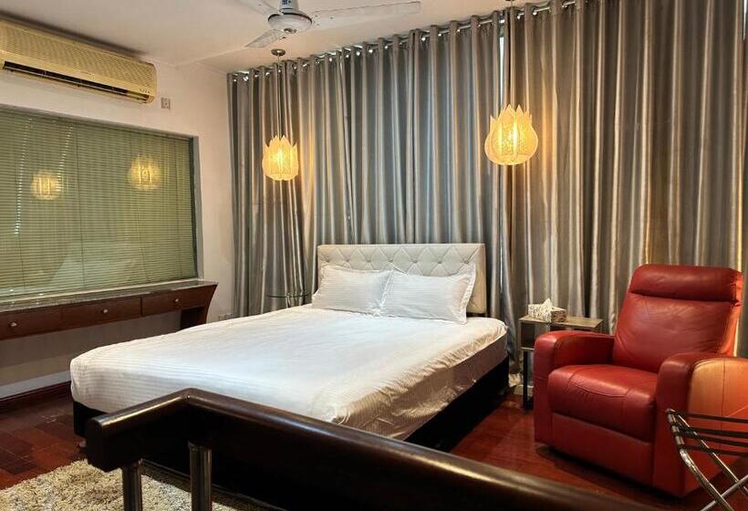 سوئیت پنت هاوس, Contemporary Heights Hotel And Apartments