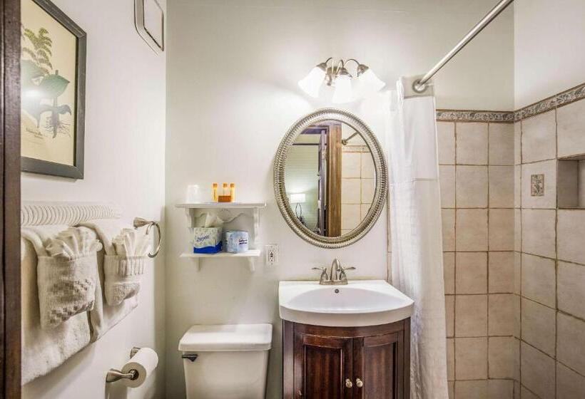 חדר סטנדרט עם מיטת קינג, Coombs Inn & Suites