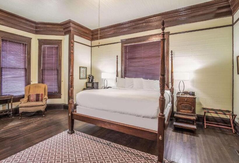 חדר סטנדרט עם מיטת קינג, Coombs Inn & Suites
