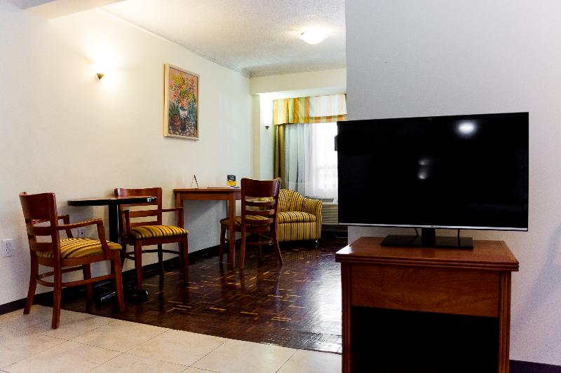 Люкс Кровать Кинг, Country Inn & Suites By Radisson, Wilson, Nc