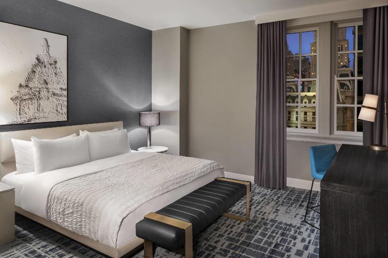 Executive Room King Size Bed, Le Méridien Philadelphia