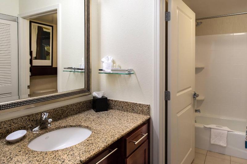 带大床的标准工作室, Residence Inn Gainesville I 75