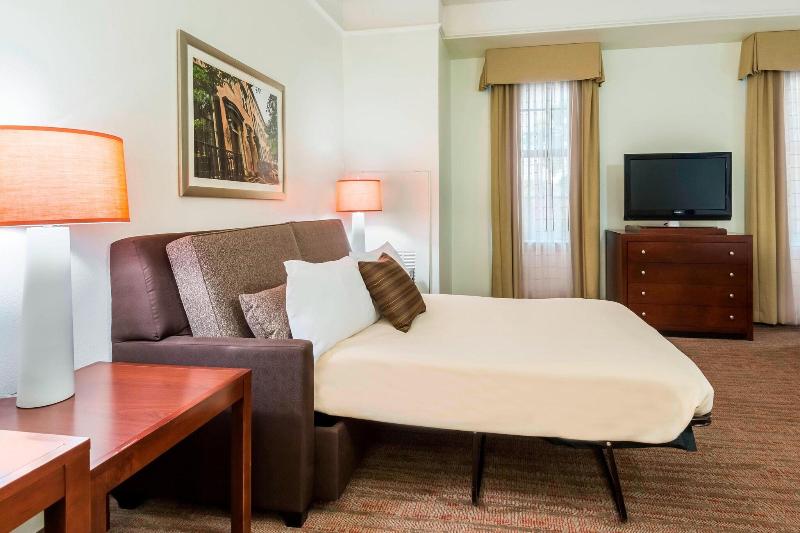 带大床的标准工作室, Residence Inn Savannah Downtown Historic District