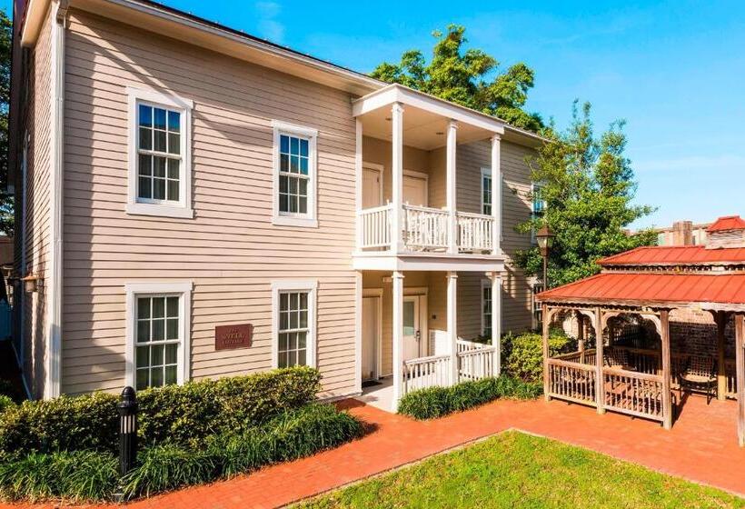 带大床的标准工作室, Residence Inn Savannah Downtown Historic District