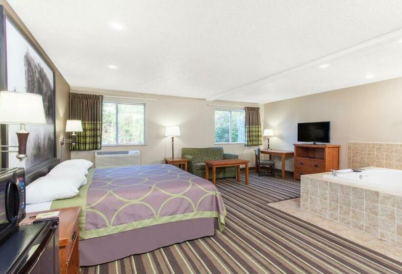 디럭스 스튜디오, Super 8 By Wyndham Richlands/claypool Hill Area