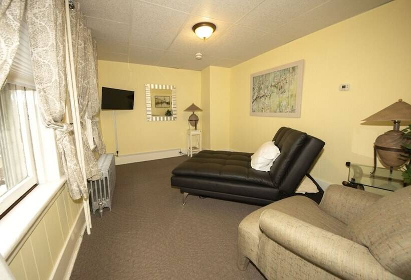 Апартаменты 1 Спальня, Simmons Motel And Suites