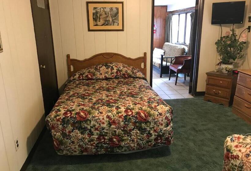 Апартаменты 1 Спальня Нижний Этаж, Simmons Motel And Suites