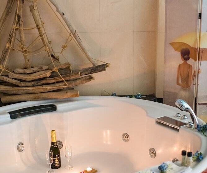 Люкс Повышенной Комфортности, Anastazia Luxury Suites & Spa