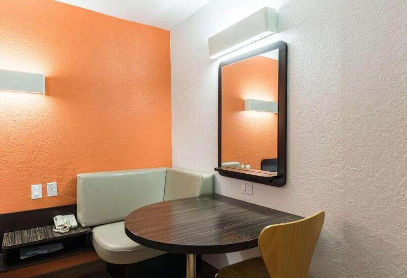 Четырехместный Номер Стандарт, Motel 6 uvalde, Tx
