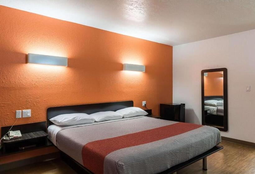 Номер Стандарт Кровать Кинг Адаптированный для Инвалидов, Motel 6 uvalde, Tx