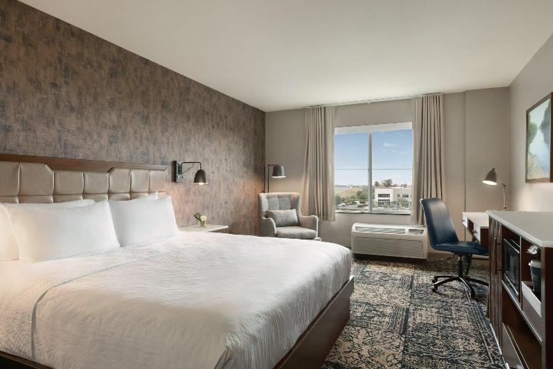 스탠다드 룸 킹사이즈 침대, Four Points By Sheraton Sacramento Airport