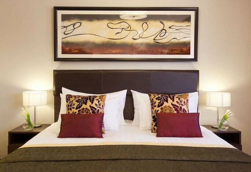 Deluxe Room, Mövenpick Hotel Apartments Al Mamzar Dubai