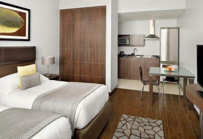 Superior Room, Mövenpick Hotel Apartments Al Mamzar Dubai