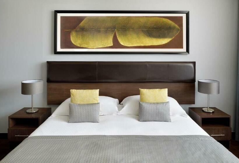 Superior Room King Size Bed, Mövenpick Hotel Apartments Al Mamzar Dubai