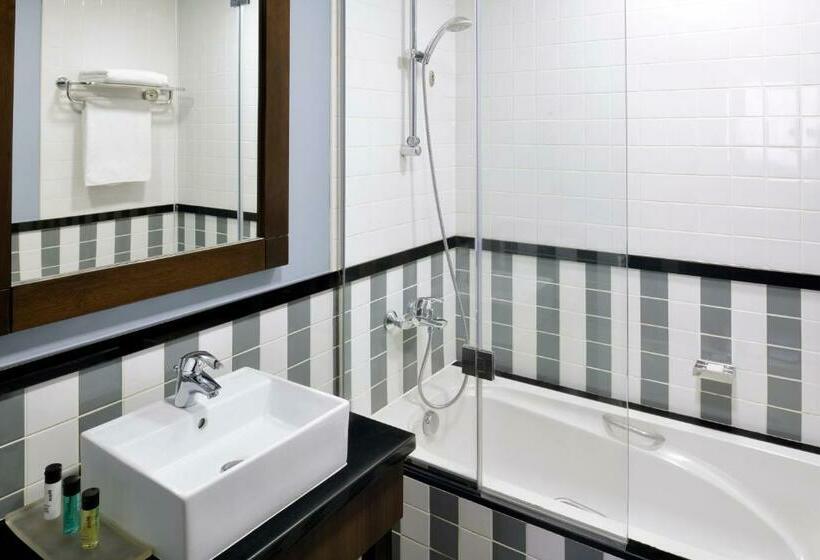 1 Bedroom Apartment, Mövenpick Hotel Apartments Al Mamzar Dubai