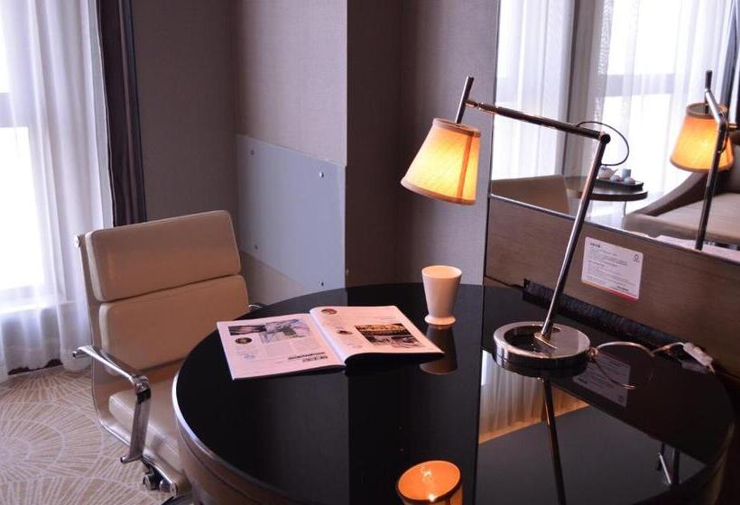 اتاق لوکس با تخت بزرگ, The Qube Hotel Shanghai Xinqiao