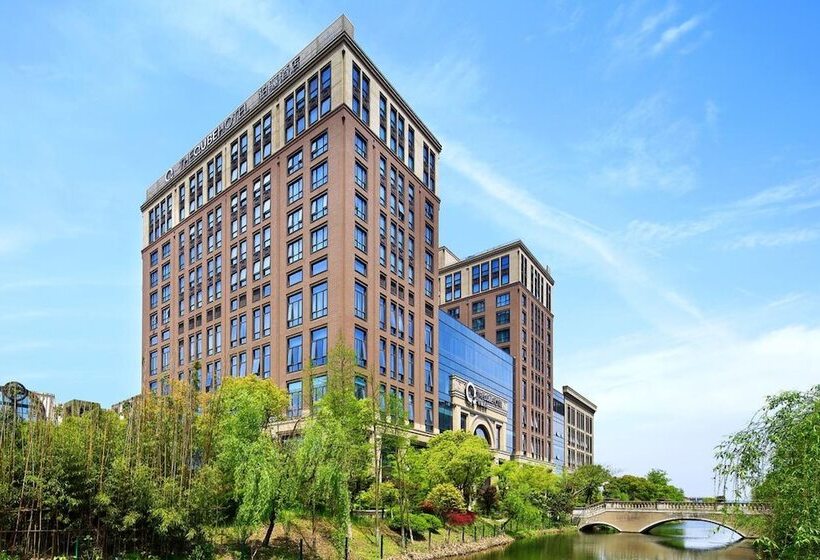 سوییت اجرایی, The Qube Hotel Shanghai Xinqiao