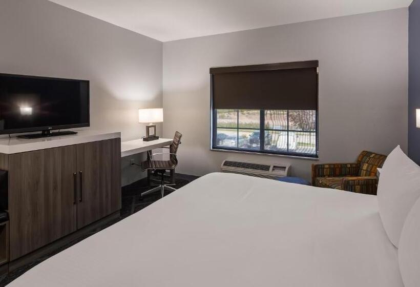 מיטת קינג בסוויטה, Best Western Plus Appleton Airport Mall