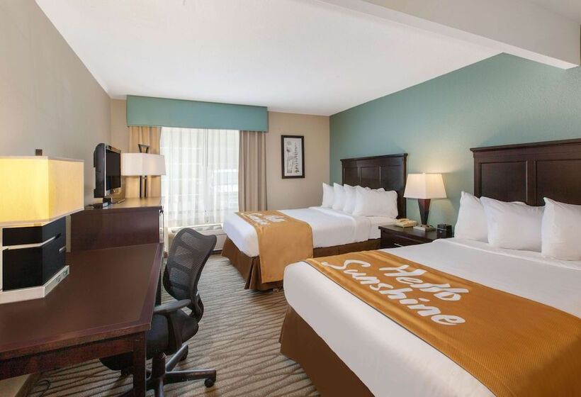 Номер Стандарт 2 Двуспальные Кровати, Days Inn By Wyndham Petoskey