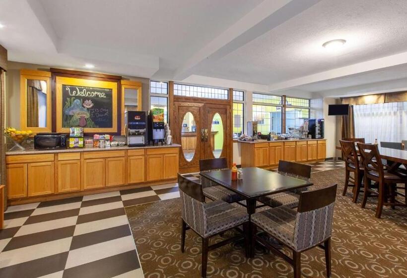 Номер Стандарт, Days Inn By Wyndham Petoskey