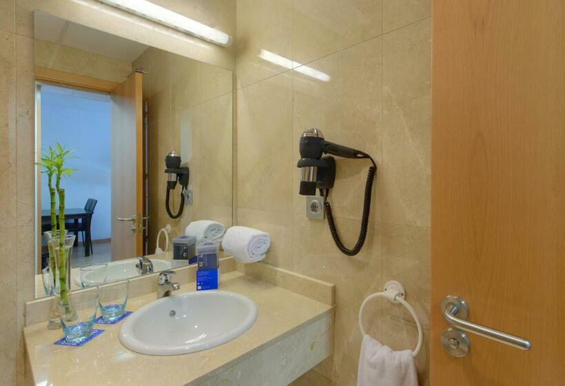 جناح جونيور, Madrid Airport Suites, Affiliated By Meliá