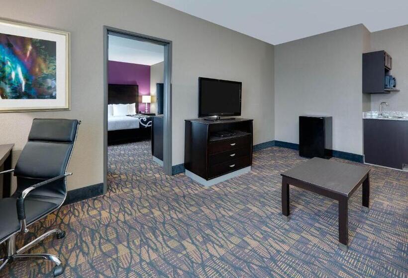 Номер Deluxe Кровать Кинг, La Quinta By Wyndham Jourdanton   Pleasanton