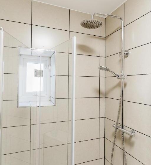 استودیوی لوکس, Prime Suites Lytham